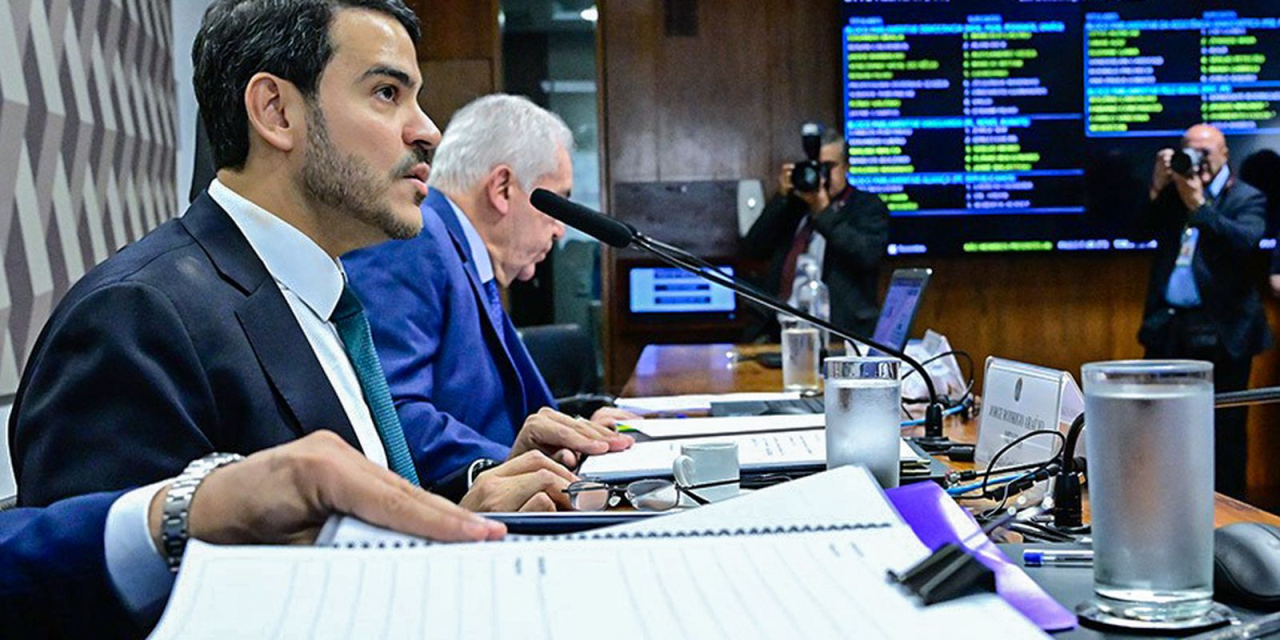 Jorge Messias durante sabatina na CCJ do Senado