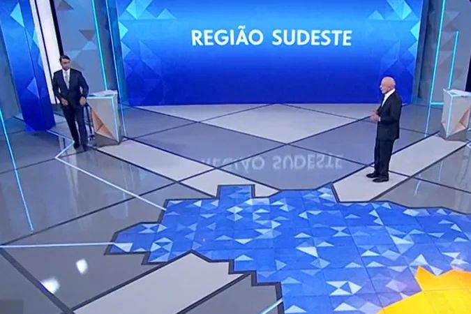 Lula e Flávio Bolsonaro durante debate na TV