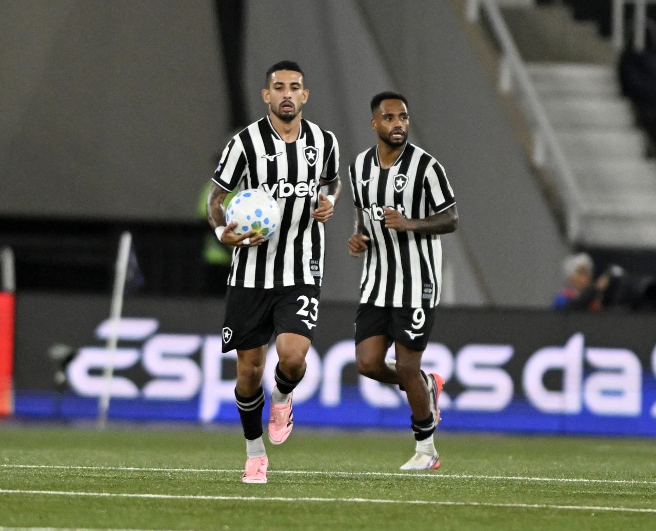 Santi Rodríguez comemora gol pelo Botafogo