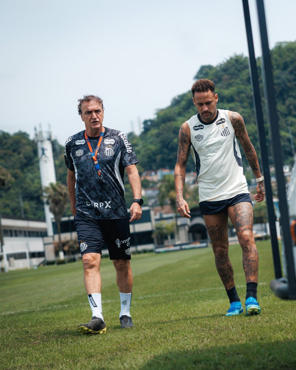 Cuca e Neymar em treino do Santos