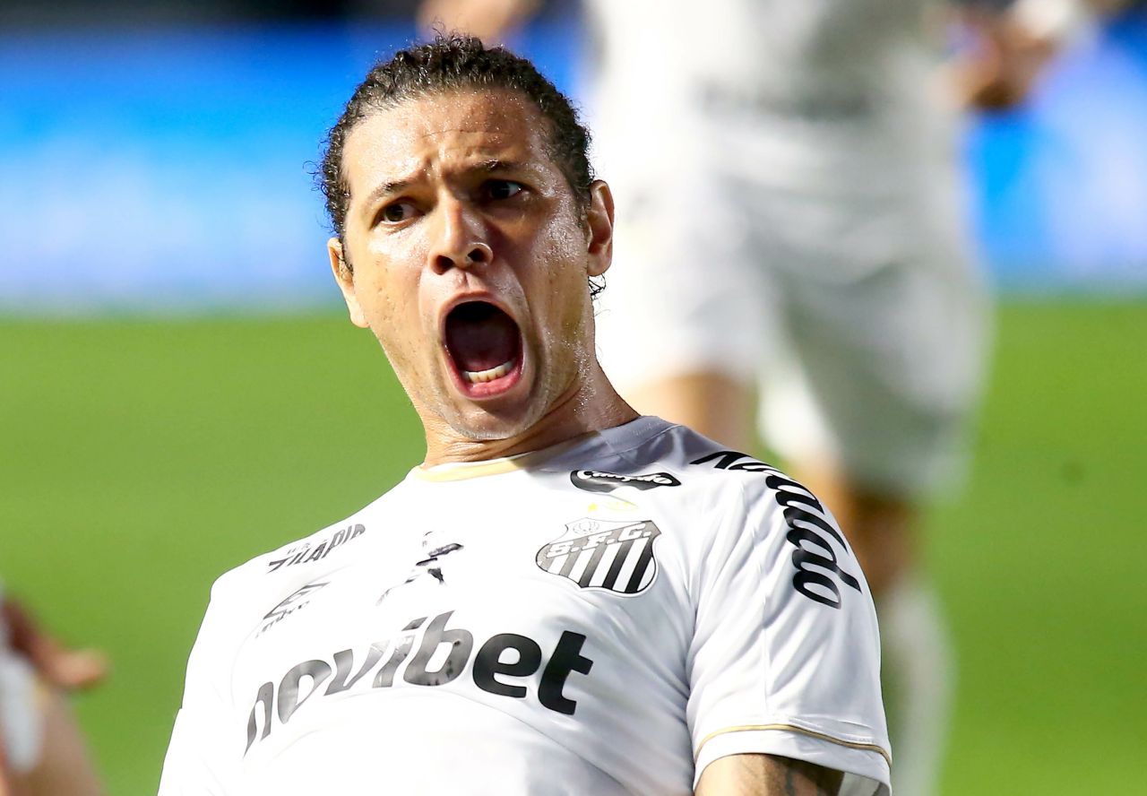 Willian Arão comemorando gol pelo Santos