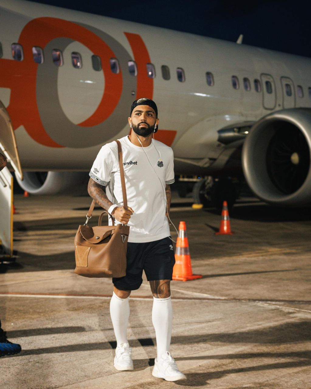 Gabigol chegando ao hotel em Belém