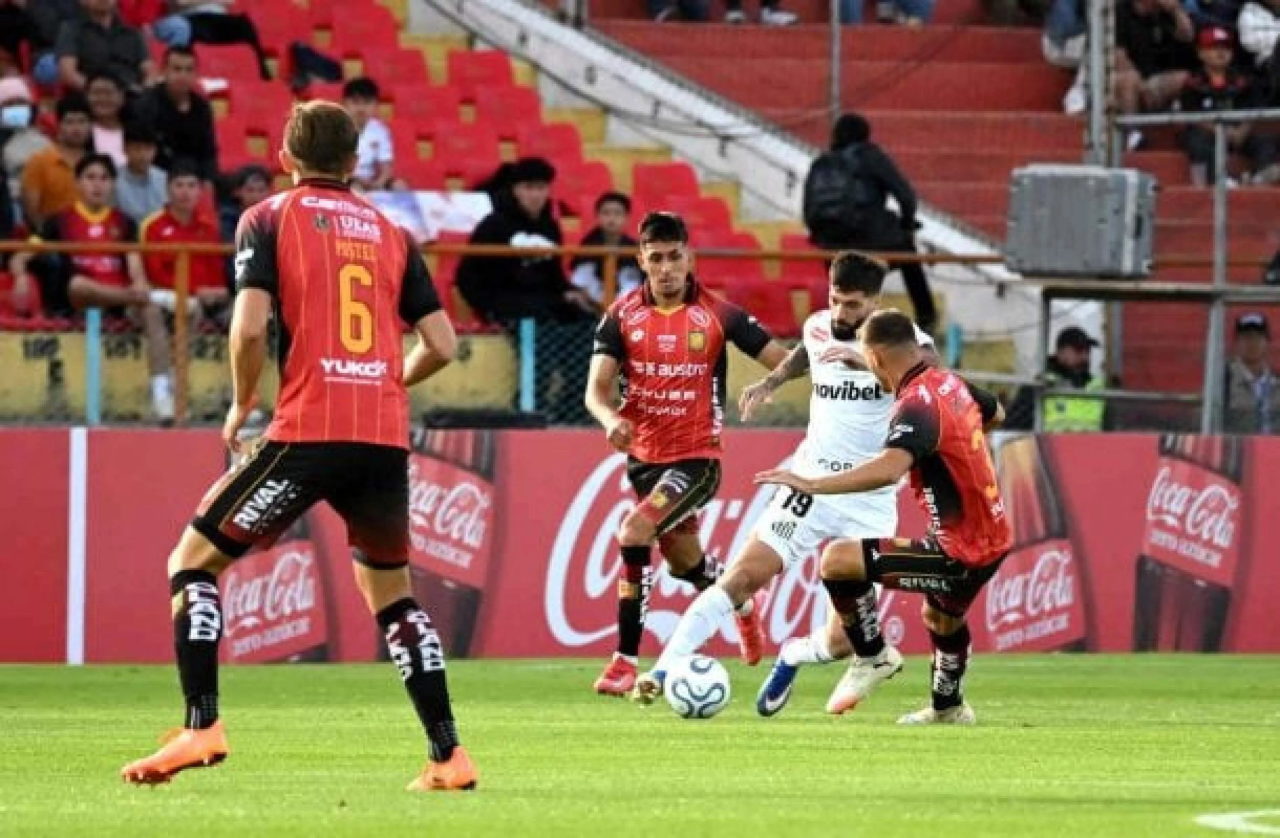 Mancinelli comemora gol olímpico que definiu Deportivo Cuenca 1 x 0 Santos