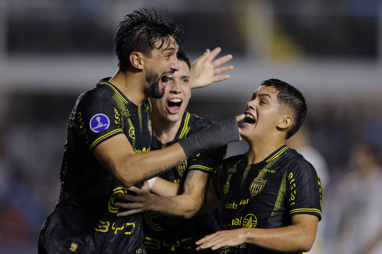 Partida entre Santos e Recoleta na Vila Belmiro