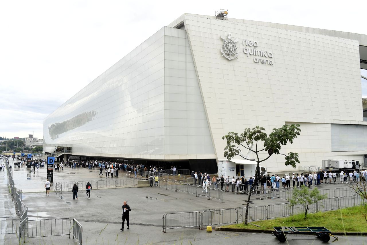 Santos no gramado da Neo Química Arena