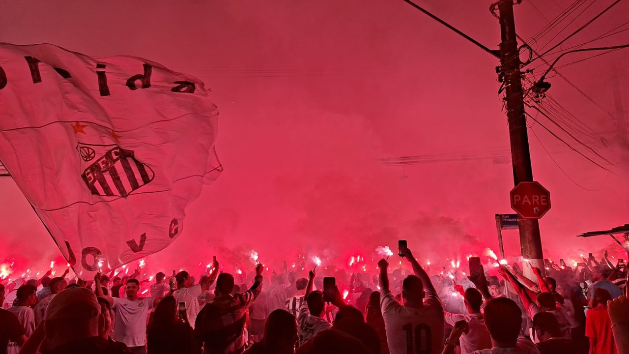 Jogadores do Atlético-MG treinando priorizando defesa
