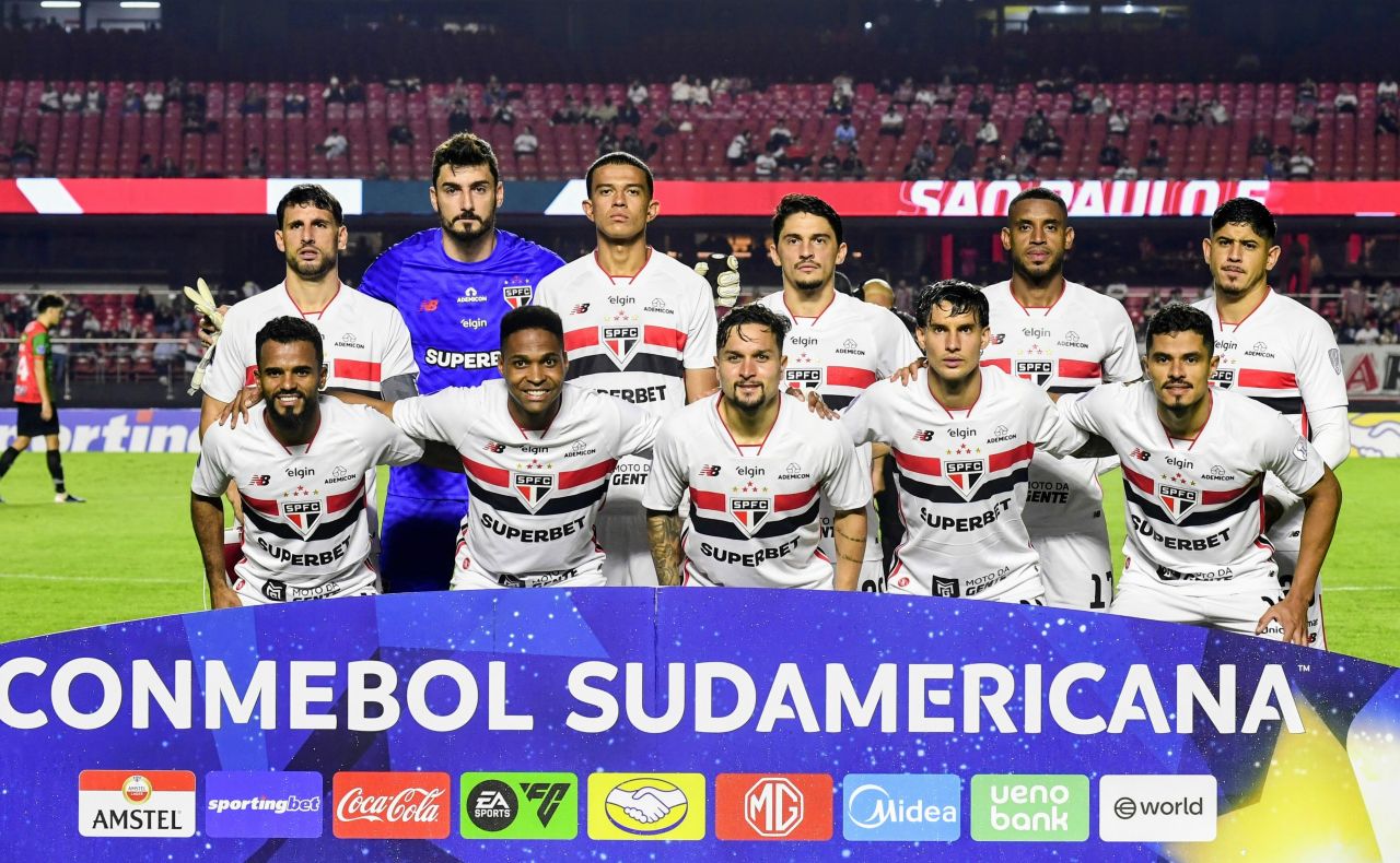 Artur comemora gol pelo São Paulo