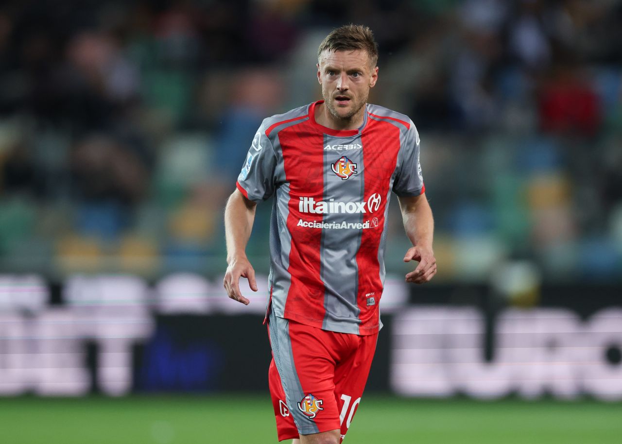 Jamie Vardy em ação com a camisa da Cremonese