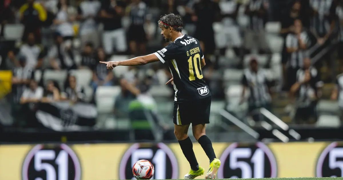 Gustavo Scarpa em campo pelo Atlético-MG