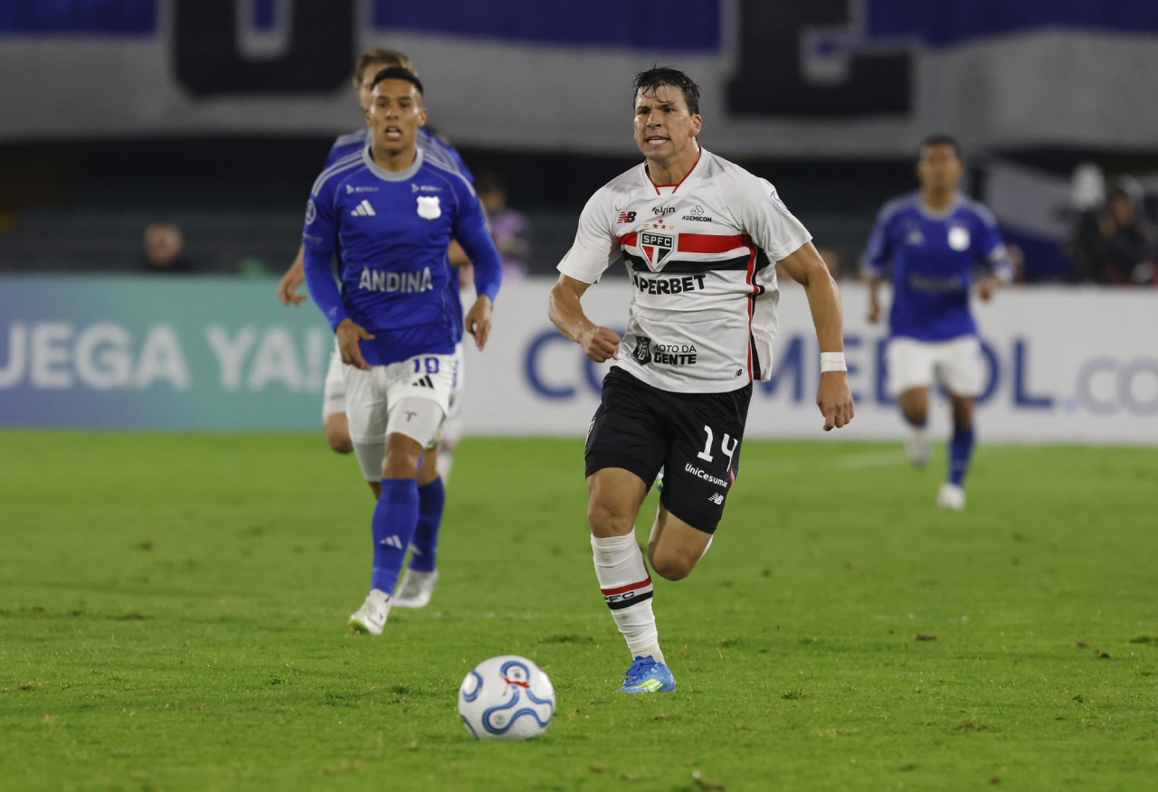 Jogadores do São Paulo em campo contra o Millonarios