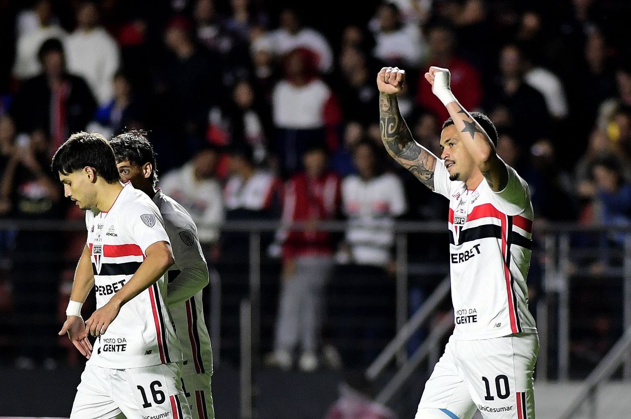 Luciano comemora gol pelo São Paulo contra o Millonarios no Morumbi