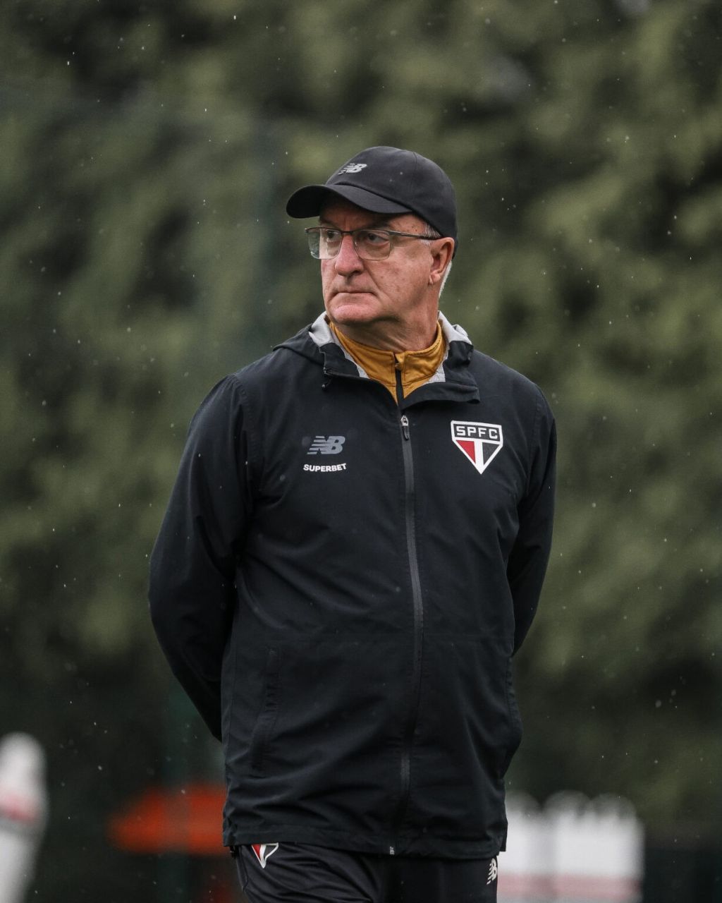 Dorival Júnior comandando treino do São Paulo no CT da Barra Funda