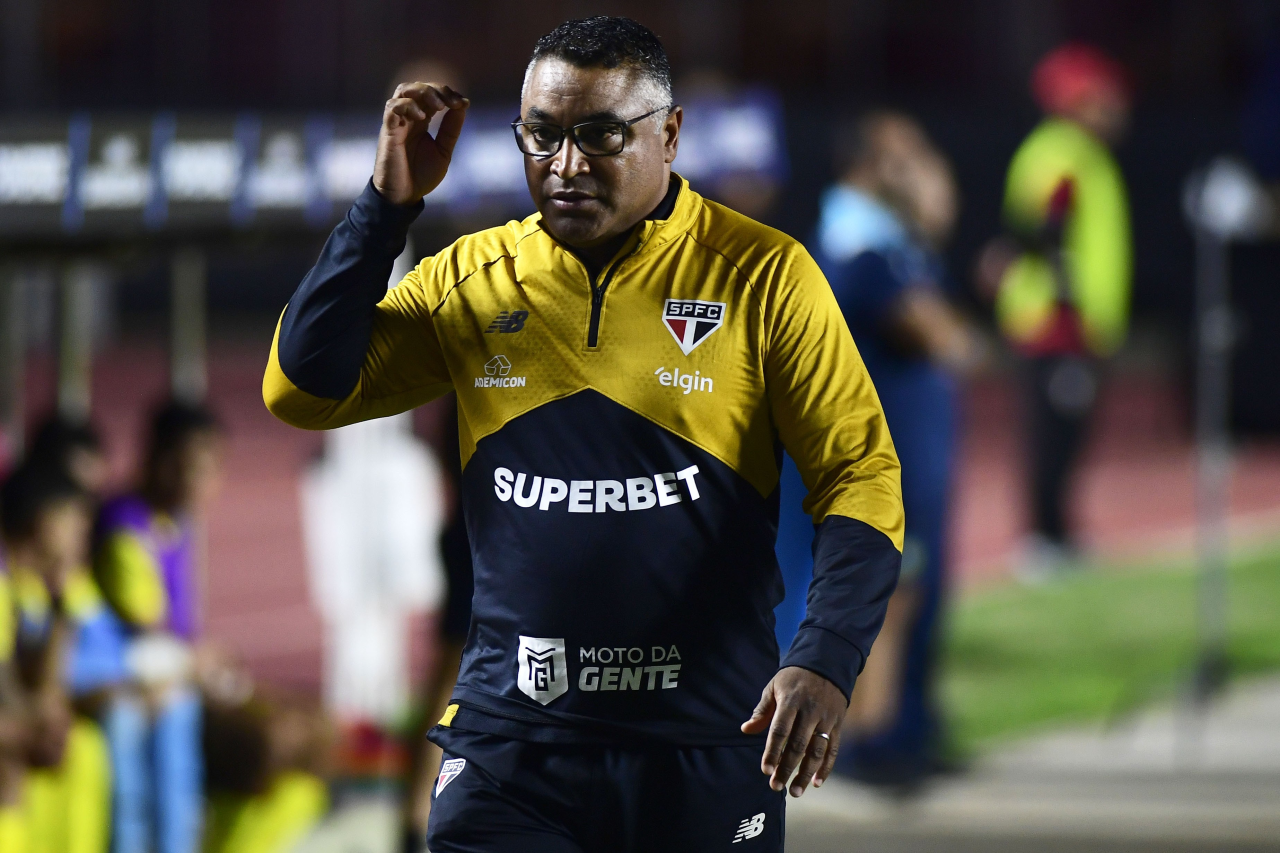 Roger Machado durante partida pelo São Paulo