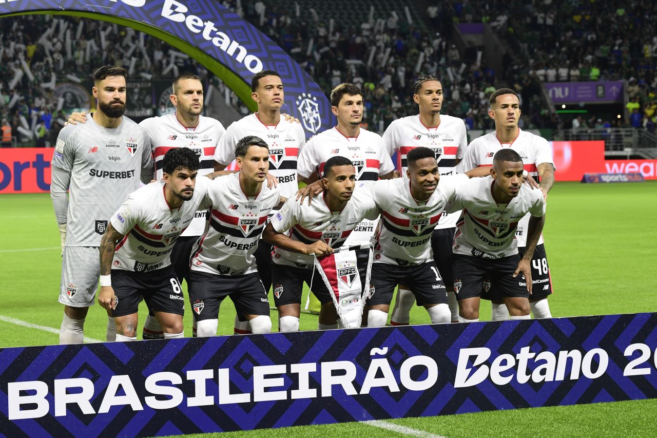 Jogadores do São Paulo após lance decisivo no clássico