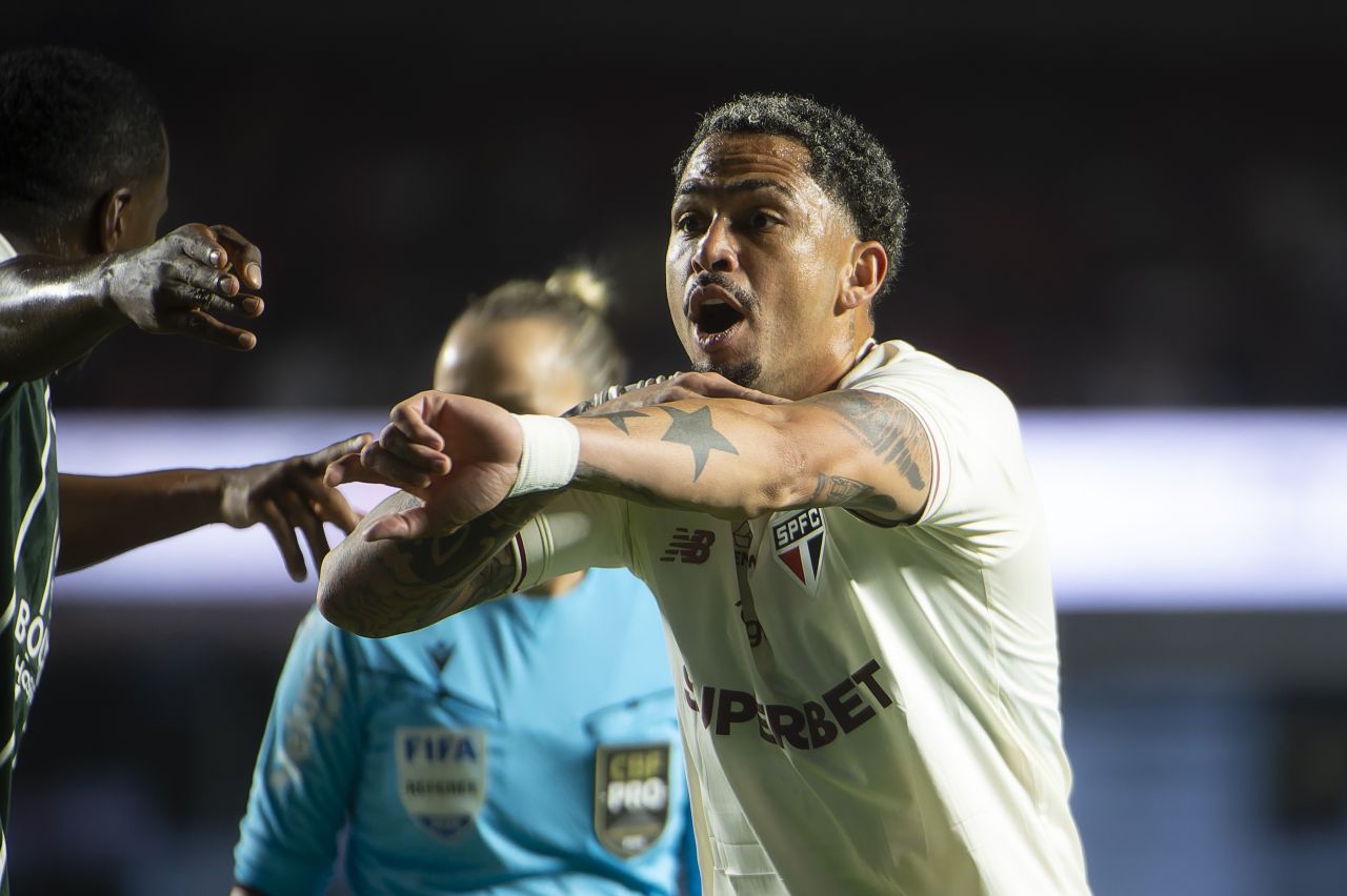 Jogadores do São Paulo após empate com o Coritiba