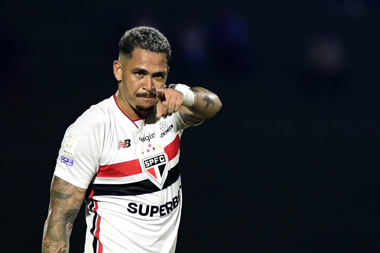 Luciano comemorando o gol do São Paulo