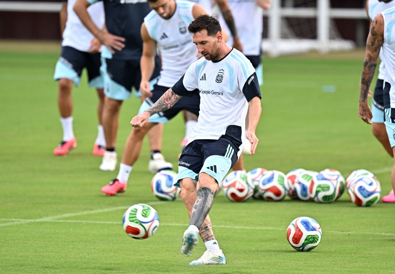 Lionel Messi em treino da seleção argentina