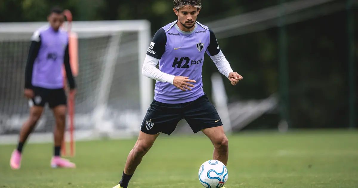Gustavo Scarpa em ação com a camisa do Atlético-MG