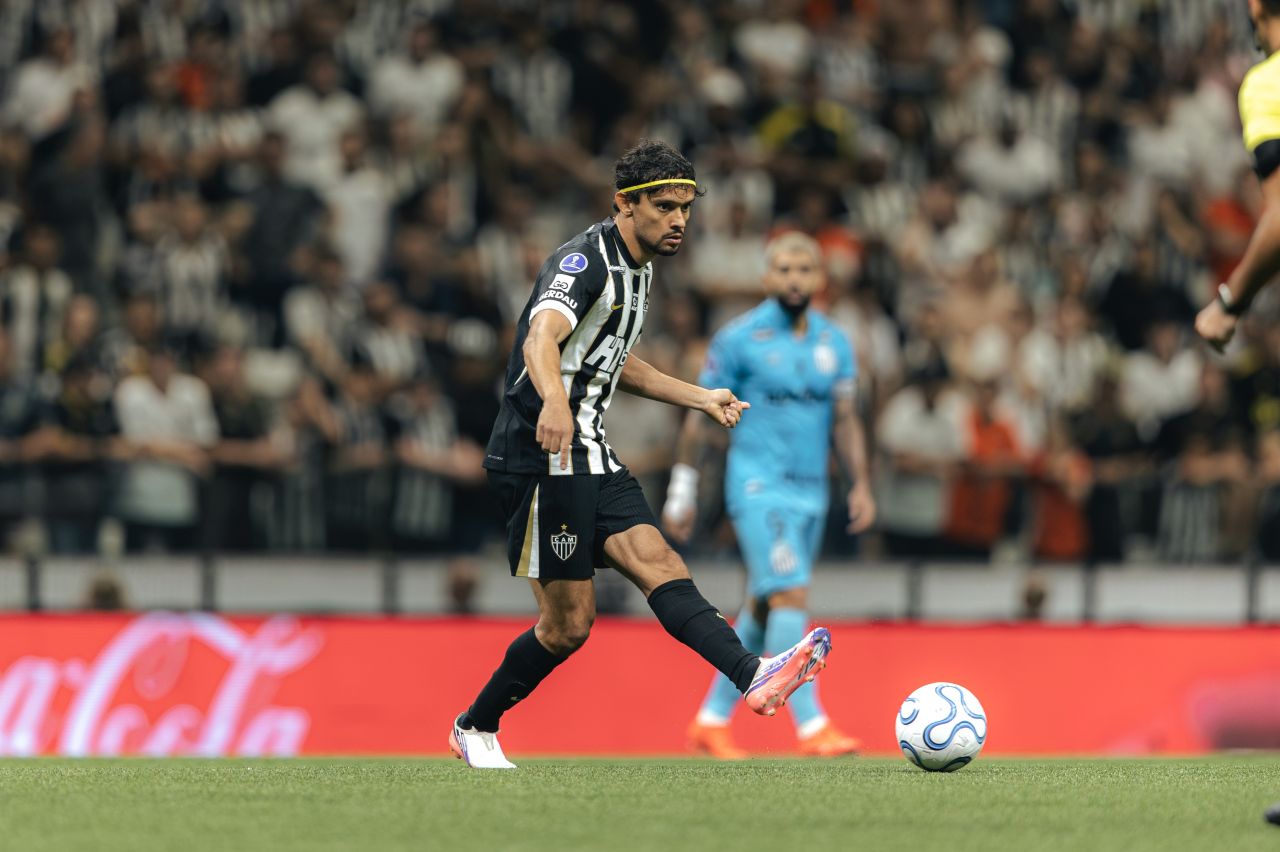Gustavo Scarpa com a camisa do Atlético-MG