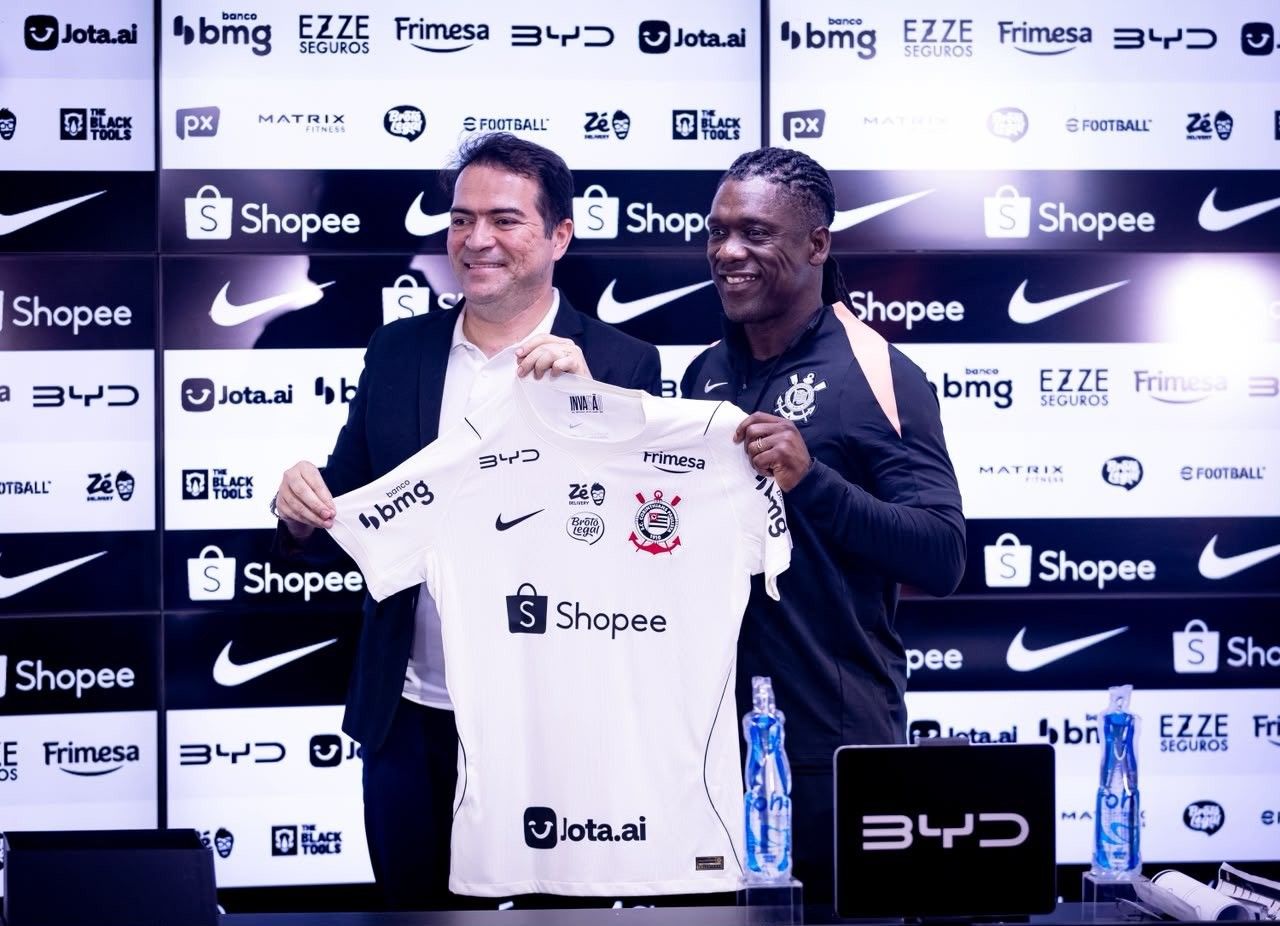 Clarence Seedorf na coletiva de apresentação no CT Joaquim Grava