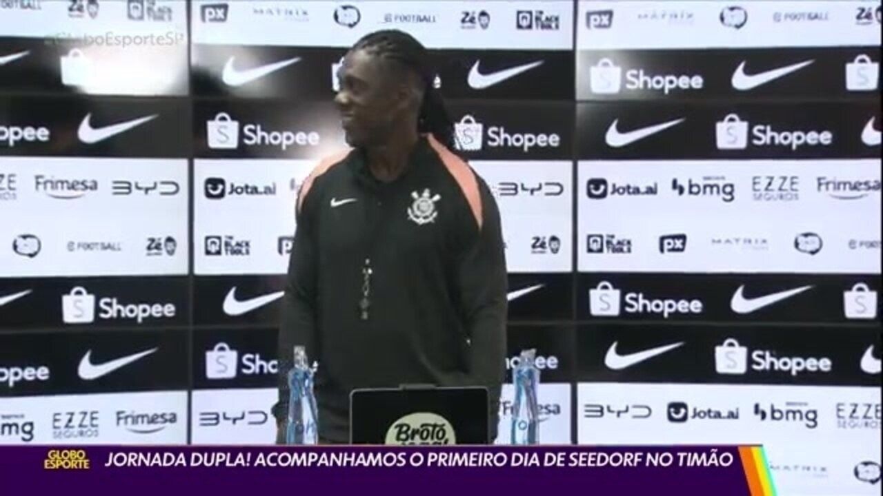 Clarence Seedorf quando treinava a seleção de Camarões