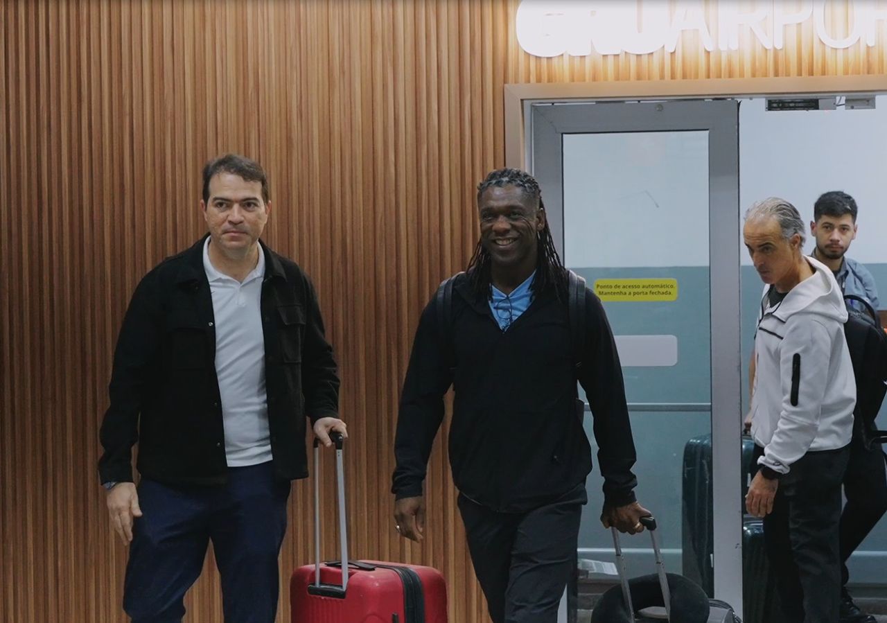 Clarence Seedorf com camisa do Corinthians