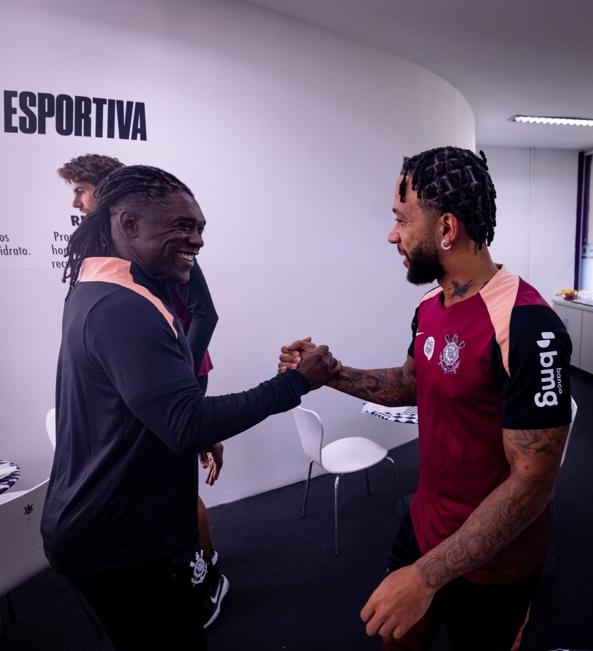Seedorf e Memphis Depay no Corinthians