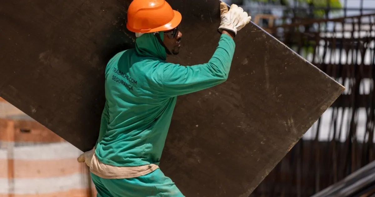 Treinamento em segurança no canteiro de obras da MRV