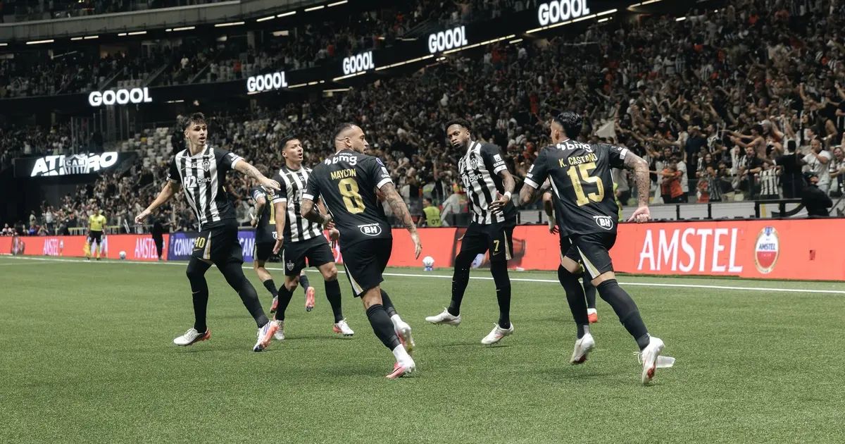 Jogadores do Atlético em treino no CT antes da Data Fifa
