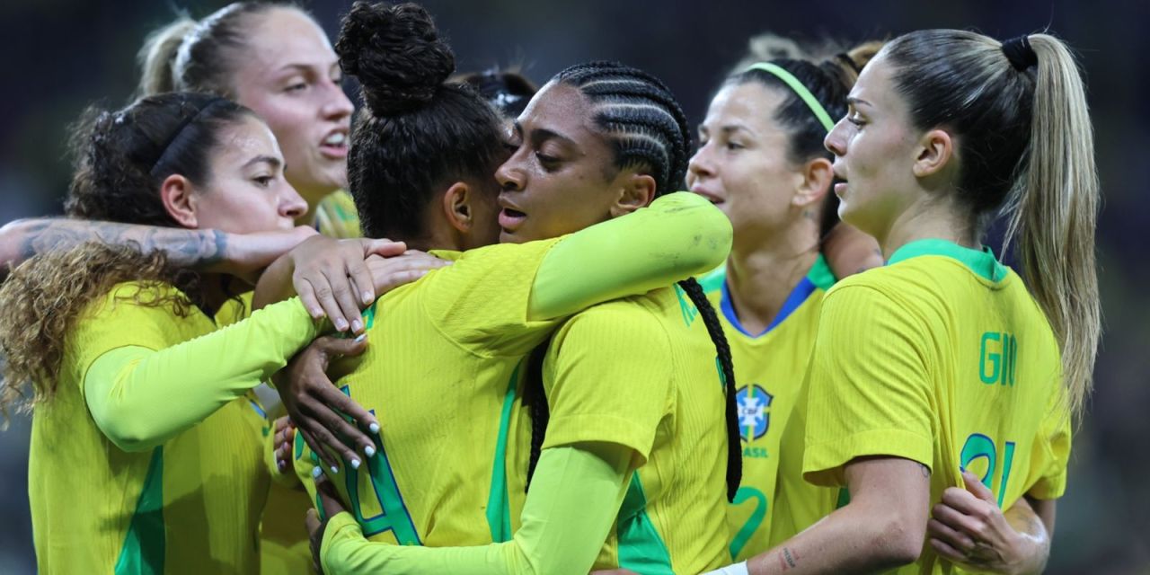 Seleção feminina em aquecimento na Neo Química Arena