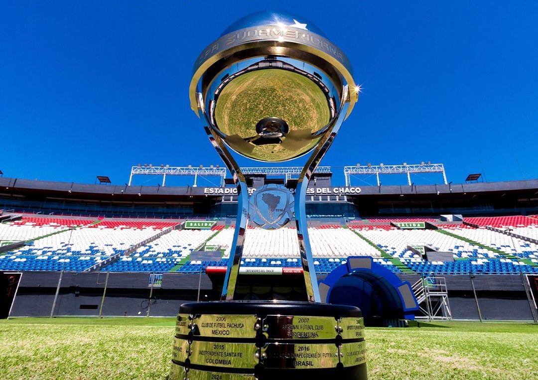 Troféu da Copa Sul-Americana exposto