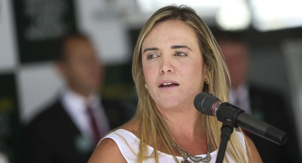 Governadora Celina Leão em coletiva de imprensa