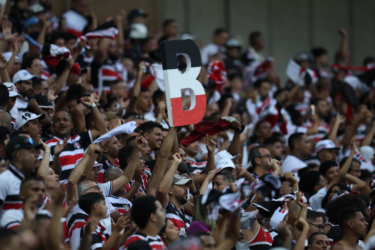 Torcida do Santa Cruz na Arena Pernambuco