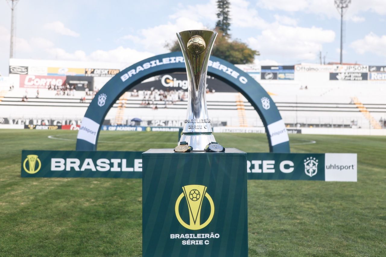 Amazonas com o troféu da Série C