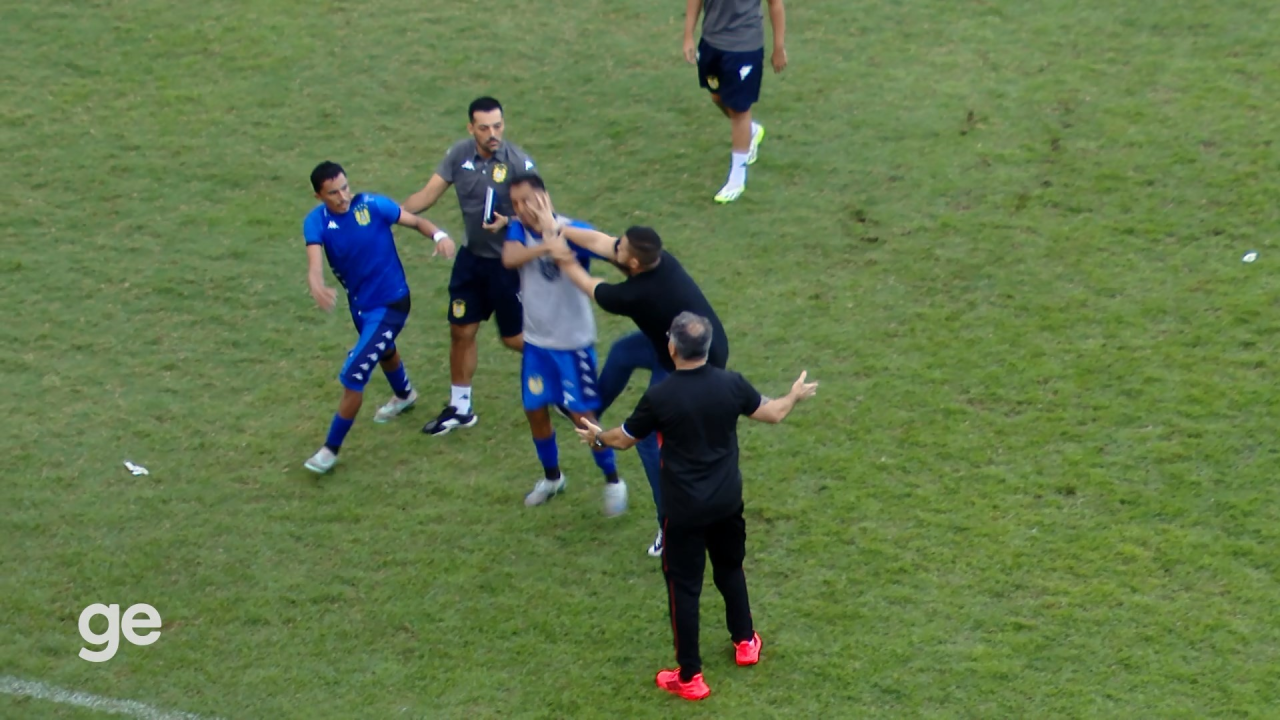 Tumulto entre jogadores e membros de comissão técnica após partida