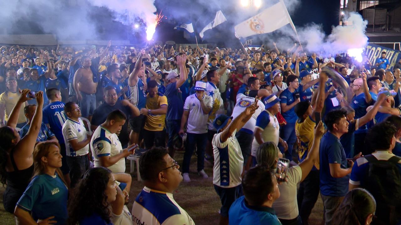 Jogadores do Nacional-AM comemoram acesso à Série C