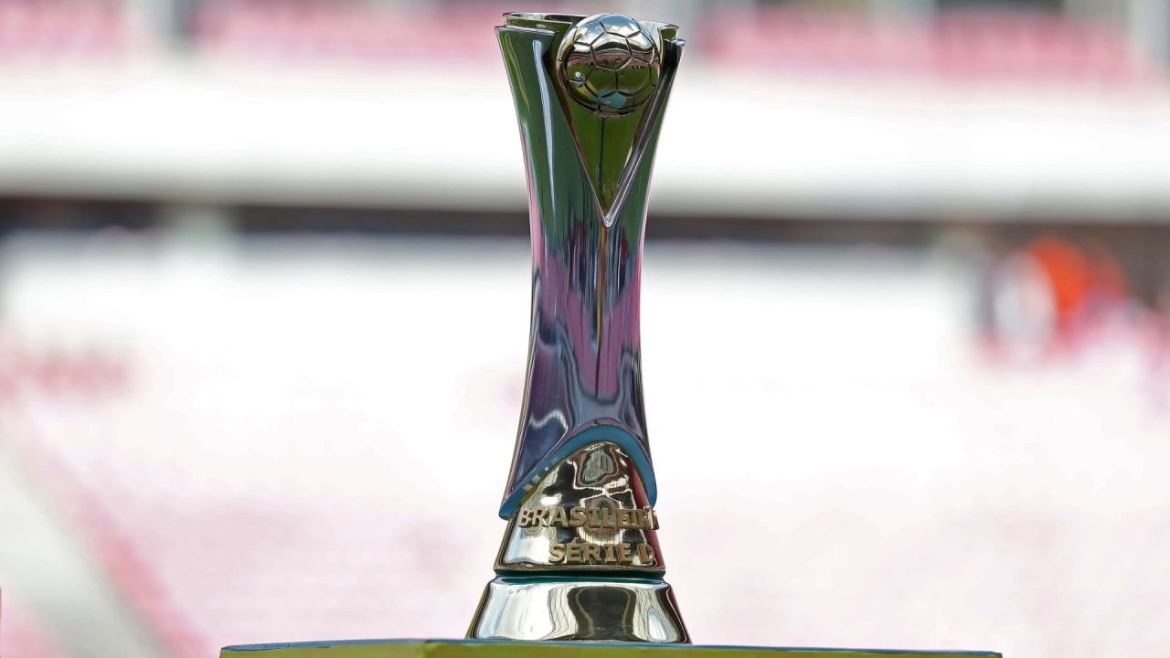 Troféu da Série D exposto no estádio