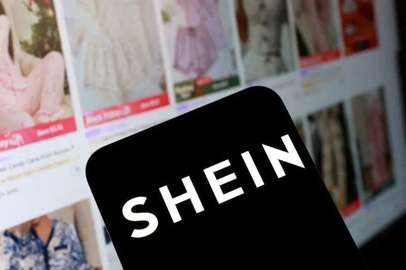 Tela de computador com site da Shein aberto