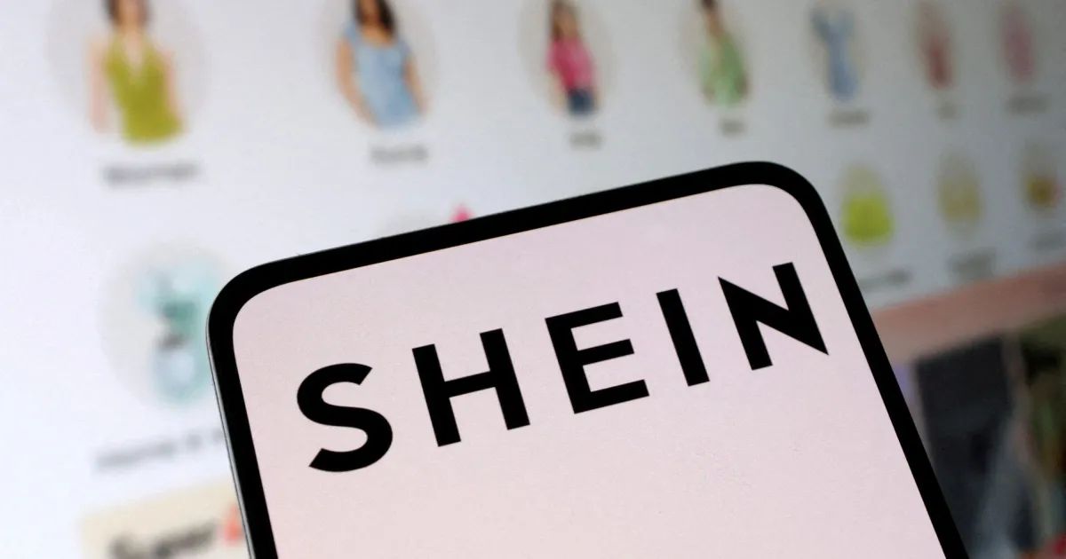 Logotipos das plataformas Shein e Temu em tela de smartphone