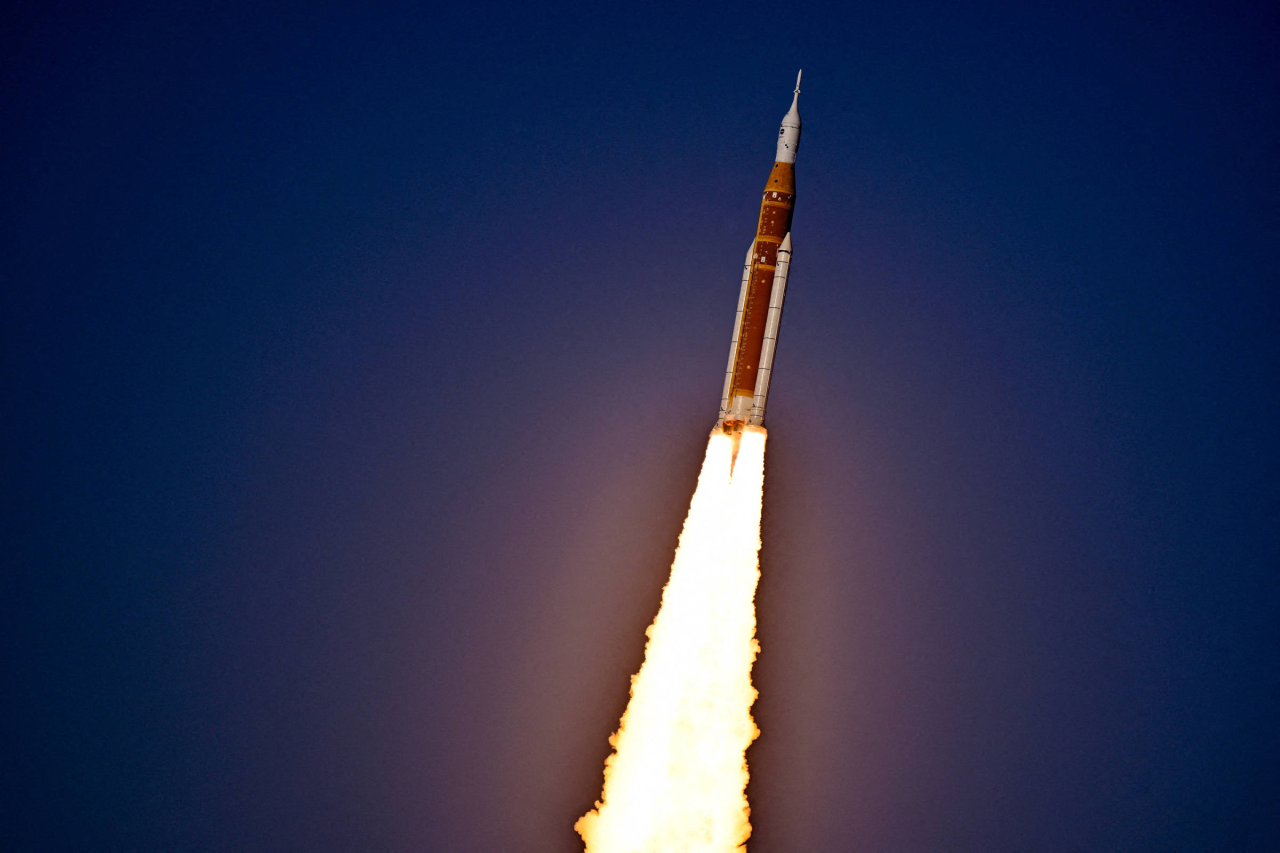 Foguete SLS da Boeing decolando