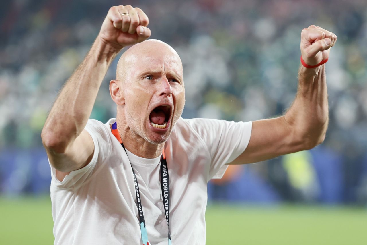 Ståle Solbakken comemorando com Erling Haaland