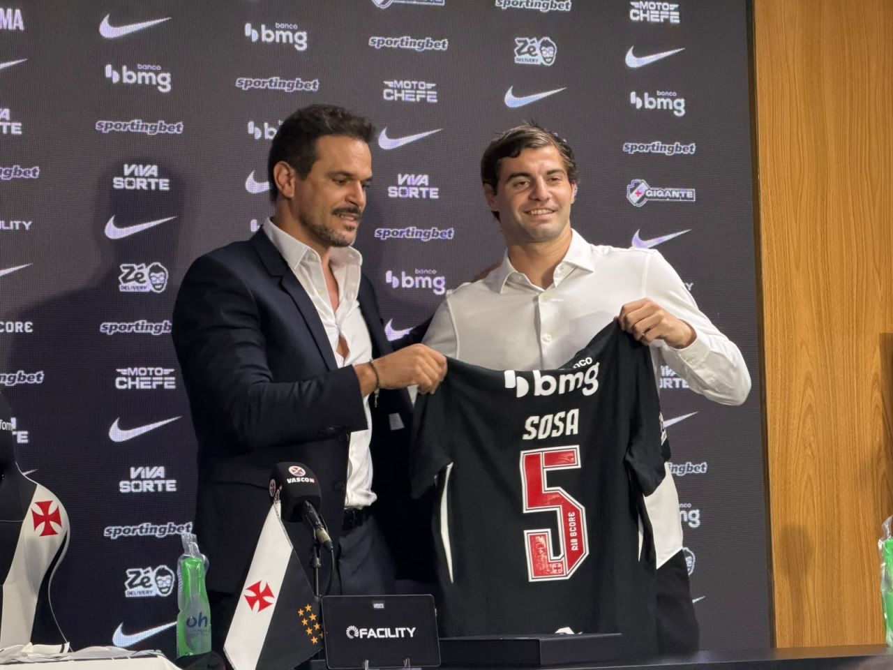Santiago Sosa durante apresentação no CT Moacyr Barbosa