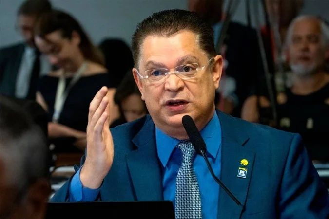 Sóstenes Cavalcante durante entrevista