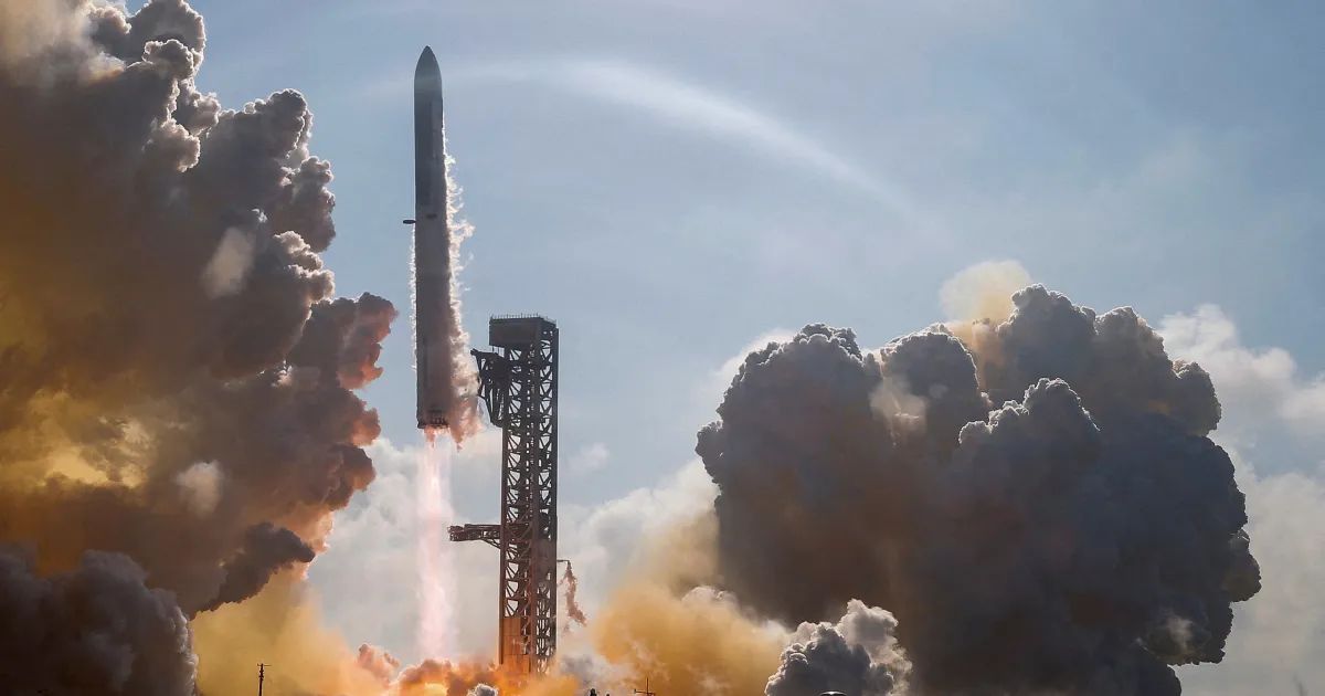 Foguete SpaceX sendo lançado