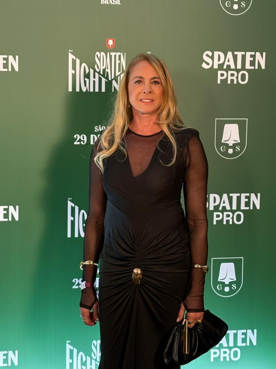 Tapete verde com celebridades e atletas antes das lutas no Spaten Fight Night 3