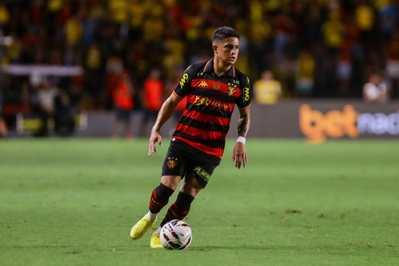 Gustavo Maia durante partida entre Sport e CRB
