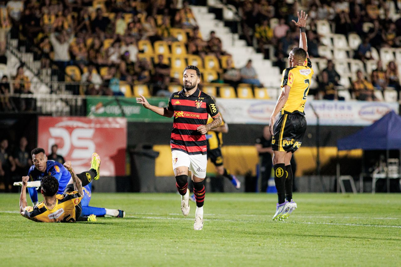 Jogadores do Sport durante partida contra Novorizontino