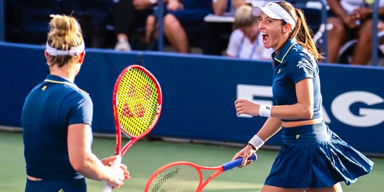 Stefani e Dabrowski comemoram ponto em quadra