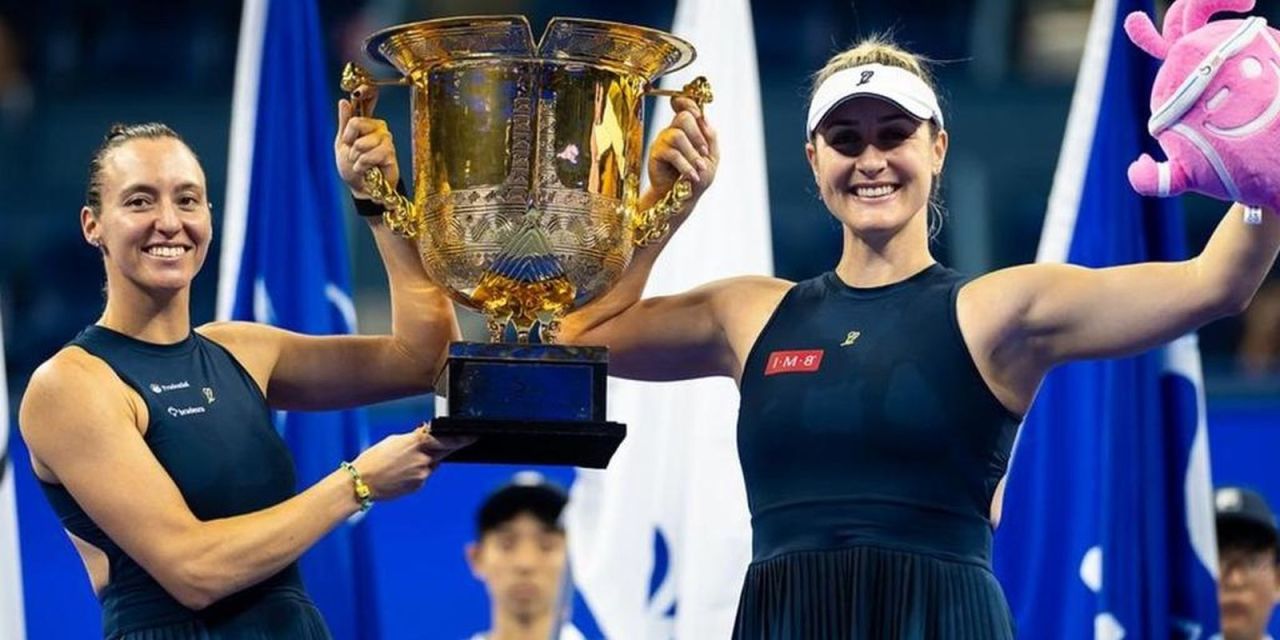 Luisa Stefani e Gabriela Dabrowski comemoram o título em Pequim