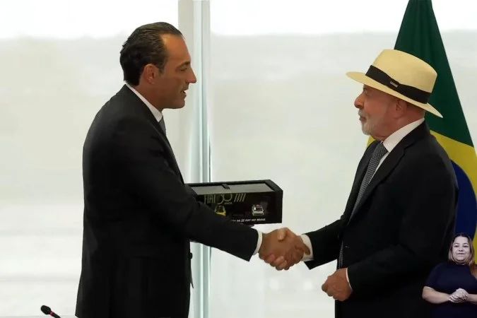 Antonio Filosa durante anúncio de investimentos da Stellantis
